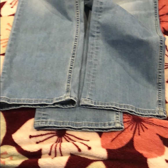 LEVI STRAUSS & CO. - Picture 6 of 9